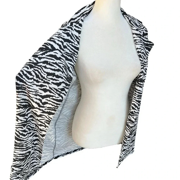 PrettyLittleThing Zebra Print Jacket - Picture 5 of 6